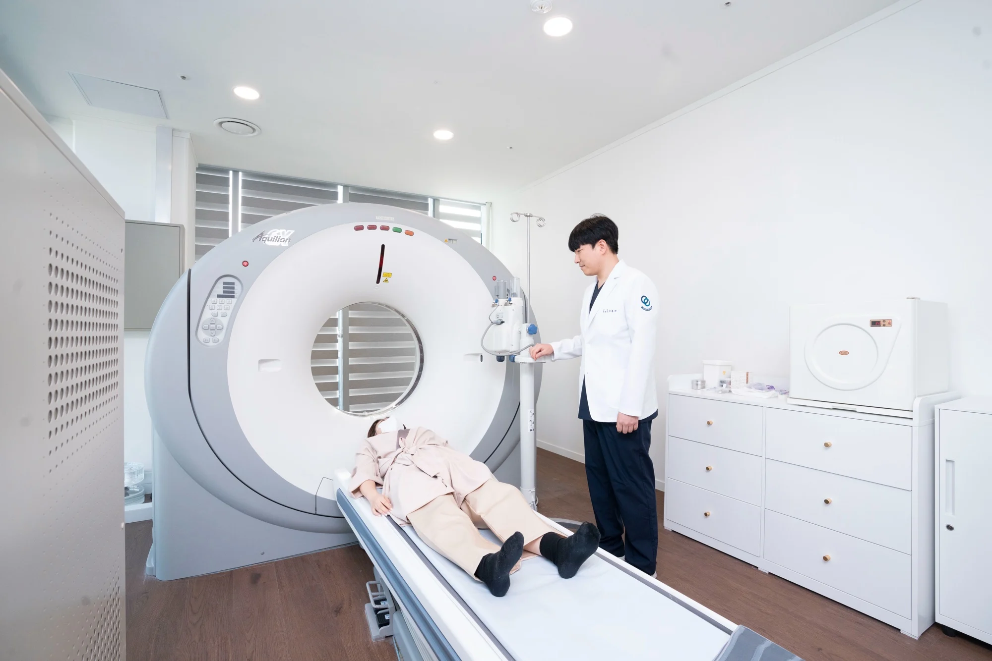 CT scanner room at Sinsa Woori Best Internal Medicine Clinic