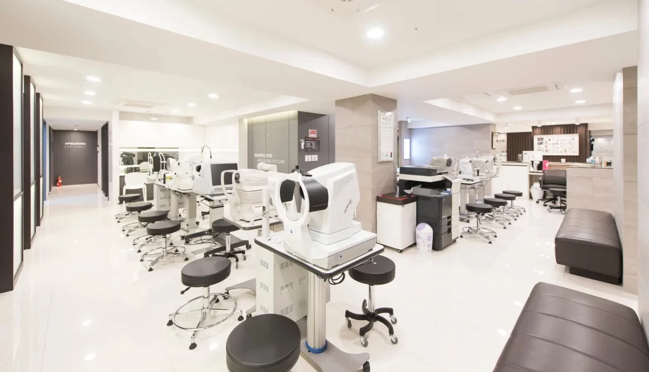 Examination hall with diagnostic devices at Apgujeong Eye Center